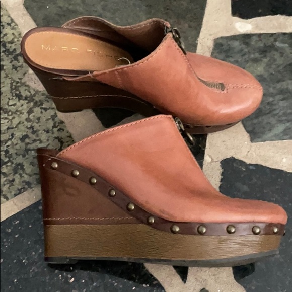 Marc Fisher Cognac Wedge Clog Mule - Picture 1 of 7